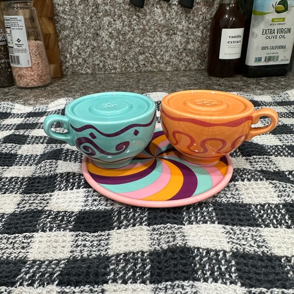 Disney teacups and Saucer Salt & Pepper Shakers. - Picture 3 of 7